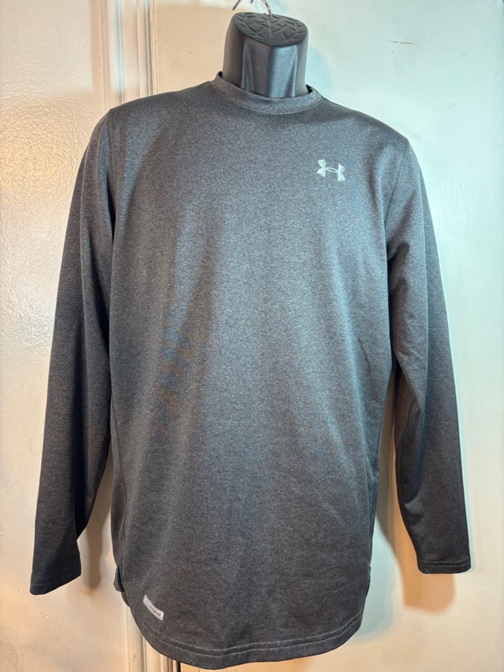 Under Armour Men’s Dark Gray Long Sleeve Athletic Crew